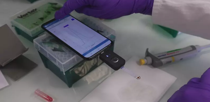 Pesquisadores franceses informaram que testes rápidos para detectar o coronavírus estarão disponíveis em smartphones em pouco tempo.