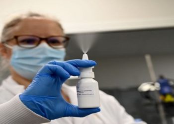 Cientistas da USP (Universidade de São Paulo) estudam uma vacina contra o coronavírus aplicada no nariz por spray