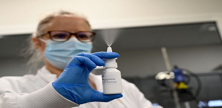 Cientistas da USP (Universidade de São Paulo) estudam uma vacina contra o coronavírus aplicada no nariz por spray