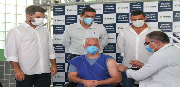 Campos vacina profissionais da saúde