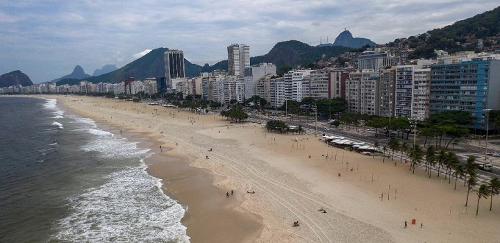 Rio proíbe banho de mar, prática de esportes na praia e entrada de ônibus fretados no município; confira medidas