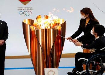 Em cerimônia fechada, chama dos Jogos começa a percorrer o Japão