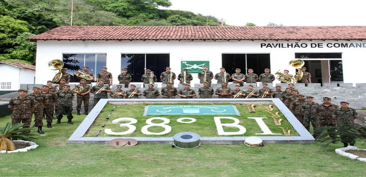 A soma do preço das cervejas Heineken e Stella no pregão, R$ 33.925, seria suficiente para custear, portanto, as três refeições de um militar por 3.769 dias.