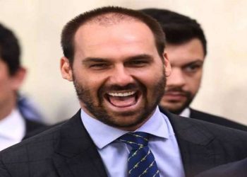 Eduardo Bolsonaro máscara no rabo
