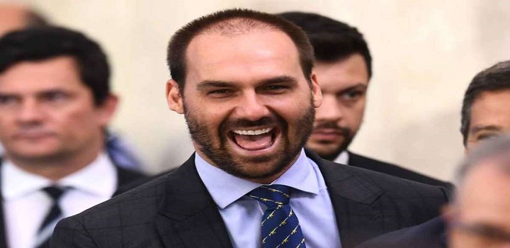 Eduardo Bolsonaro máscara no rabo