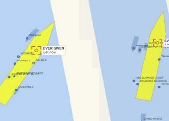 Navio é quase desencalhado no Canal de Suez