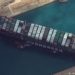 Canal de Suez: A passagem aquática artificial conecta o Mediterrâneo ao Mar Vermelho e evita que os navios tenham que passar pelo Cabo da Boa Esperança, na África do Sul. O Canal de Suez economiza cerca de 8,9 mil quilômetros da viagem marítima.