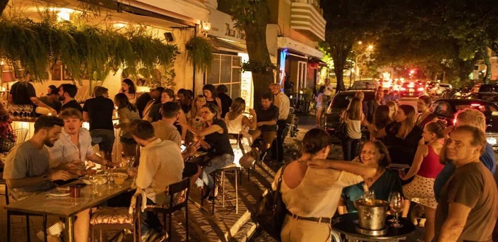 Bares do Rio terão que fechar às 17h, decide presidente do TJ