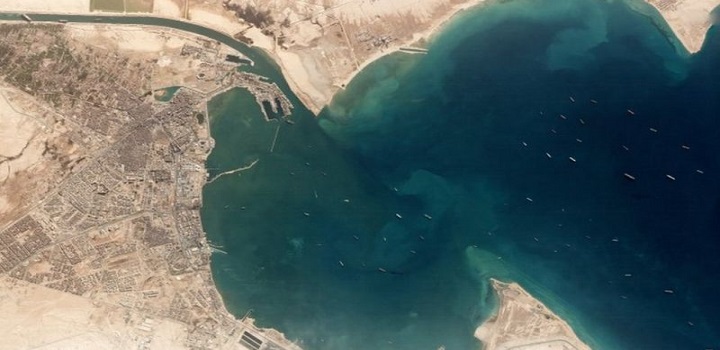 Presidente do Egito anuncia desbloqueio do Canal de Suez