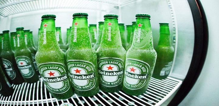Cerveja Heineken com rótulo apagado