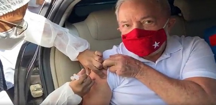 Lula é vacinado contra Covid-19 em São Bernardo do Campo