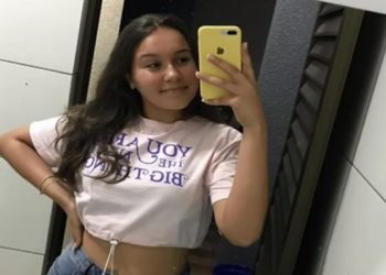 Adolescente foi morta a facadas enquanto dormia. Suspeito do crime morreu em uma batida de moto horas depois do crime, em Cascavel.