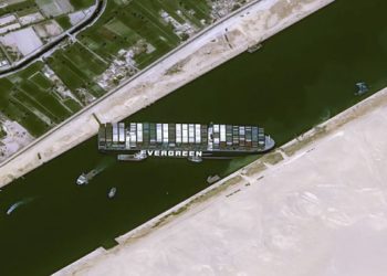 Naviio encalhado Canal de Suez foto de satélite