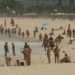 Flagrantes aconteceram nas praias do Leme, Leblon, Ipanema, Arpoador e Copacabana. Apenas esportes individuais estão autorizados até o dia 4 de abril, seja na areia ou no mar.