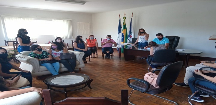 Porciúncula empossa professores
