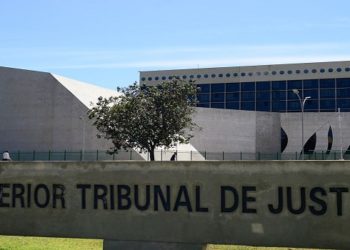 Terceira Turma do Superior Tribunal de Justiça (STJ) autorizou uma mulher, que alegou abalo emocional e psicológico, a voltar a usar o nome de solteira por não ter se adaptado ao nome de casada.