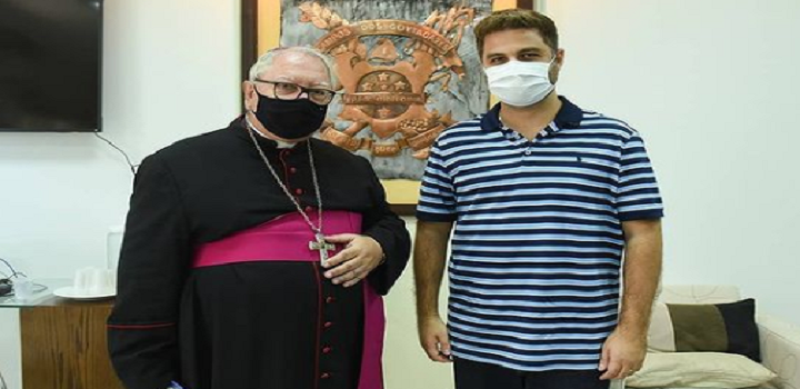 Wladimir Garotinho sancionou o projeto de lei 9.032, que classifica as igrejas como atividades essenciais em todo o município durante a pandemia.