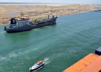 Egito quer R$ 1 bilhão para liberar navio