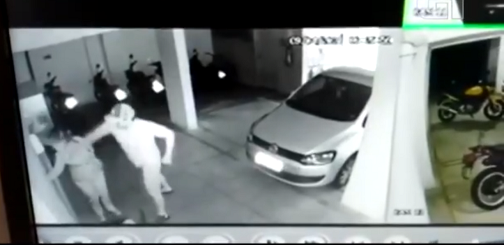 Mulher foi morta por vizinho na garagem do prédio onde ambos moravam.