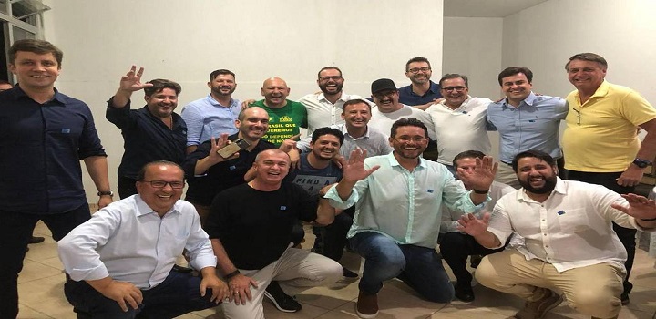 Bolsonaro gastou mais de R$ 2 milhões em viagens de férias