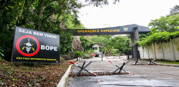 Um esquema de corrupção e vazamento de informações no Batalhão de Operações Especiais (Bope) que levou cinco caveiras para a cadeia em 2015 continuou ativo mesmo após as prisões.