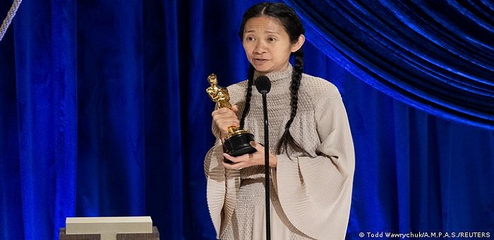 estrada da cineasta Chloé Zhao até Hollywood foi longa