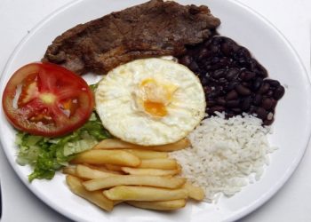 arroz, que subiu 61%, e o feijão, que subiu 69%, no caso do feijão preto