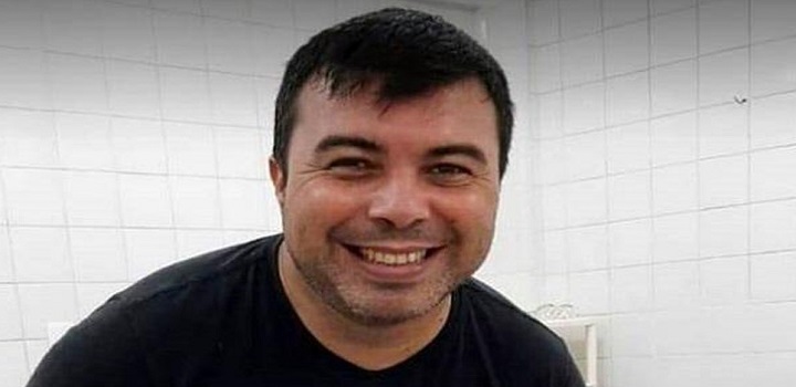 Alcy Gomes Barreto Viana morreu nesta quarta-feira (28), aos 40 anos. Licenciado em matemática, ele era professor e diretor da Escola Municipal Chrisanto Henrique de Souza, no Açu.