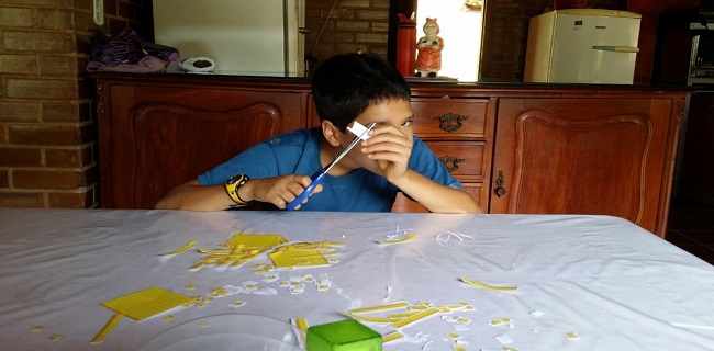 Arthur, de 13 anos, era educado pelos pais em casa. Depois de pressão da Justiça, família o matriculou na escola regular. — Foto: Arquivo pessoal