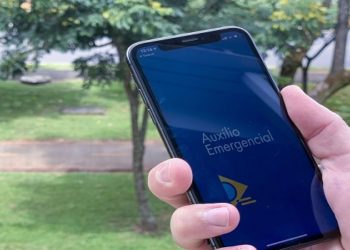 Caixa paga auxilio para nascidos em fevereiro