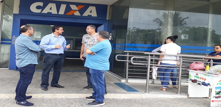 Caixa anunica greve geral