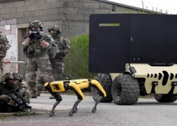 Cão-robô da Boston Dynamics faz teste de combate com exército francês