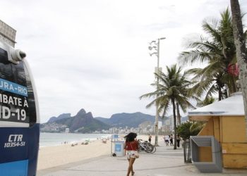 RJ reabre praias