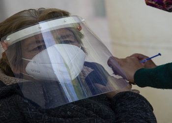 Cenário é de 'escassez de vacinas' contra Covid nos próximos dois meses, apontam secretários de saúde