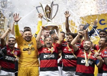 Em jogo eletrizante, o atual campeão Brasileiro, Flamengo, venceu neste domingo (11) o atual campeão da Copa do Brasil, Palmeiras