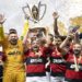 Em jogo eletrizante, o atual campeão Brasileiro, Flamengo, venceu neste domingo (11) o atual campeão da Copa do Brasil, Palmeiras
