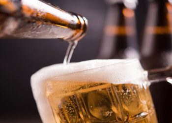Falta de garrafa de cerveja por conta da pandemia