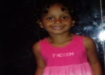 Ketelen Vitória Oliveira da Rocha foi sepultada em um cemitério em Engenheiro Pedreira, em Japeri neste domingo (25)