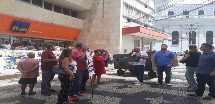 Parte dos serviços terá funcionamento normal de dia útil por causa da antecipação dos feriados para os dias 29 e 30 de março