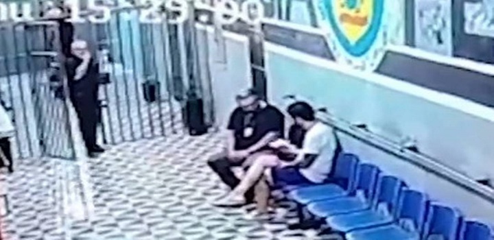 vídeo mostra Jairinho comendo sanduíche entregue pelas mãos do próprio diretor de presídio