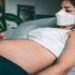 mulheres adiem a gravidez até haver uma melhora da pandemia, se for possível.