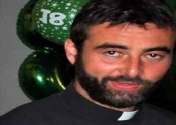 Padre se declara a uma mulher em plena missa na Itália
