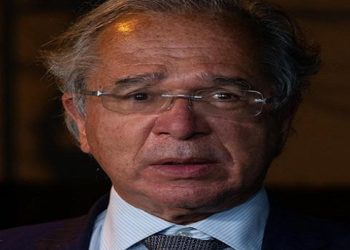Paulo Guedes cria polêmica ao dizer que coronavírus foi criado pelos chineses