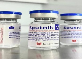 Imagem de frascos da vacina Sputnik V feita no Brasil divulgada pela Embaixada da Rússia no Brasil — Foto: Reprodução/Facebook/Embaixada da Rússia no Brasil