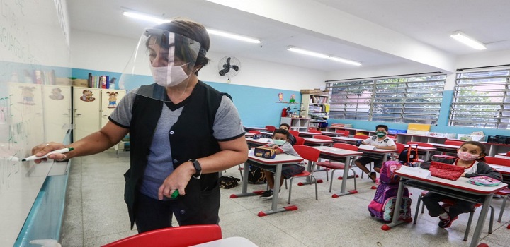 Tribunal de Justiça determinou que o Governo do Estado apresente um cronograma que estabeleça as ordens de preferência das categorias para que sejam vacinadas em conjunto com os grupos prioritários