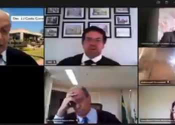 Durante banho, advogado entra em sessão do Tribunal de Justiça do DF