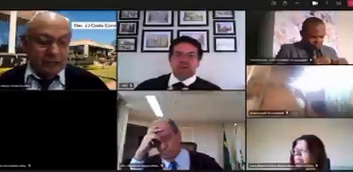 Durante banho, advogado entra em sessão do Tribunal de Justiça do DF