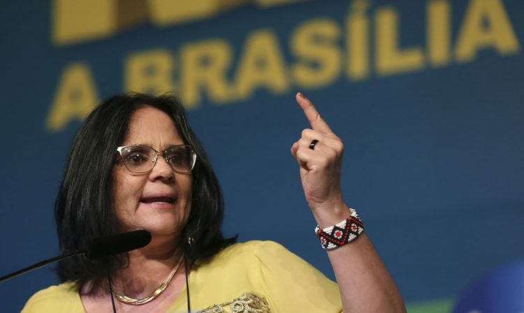 Ministra Damares Alves