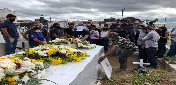 Cerimônia de despedida do menino foi na cidade de Prata porque as famílias dos pais da criança são do Cariri paraibano.