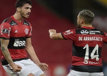 Flamengo tem atuação muito ruim no Maracanã, sofre virada da LDU, mas gol de Gustavo Henrique na reta final garante vaga antecipada